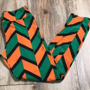 LulaRoe leggings OS Orange Green and Black Wild Chevron Print